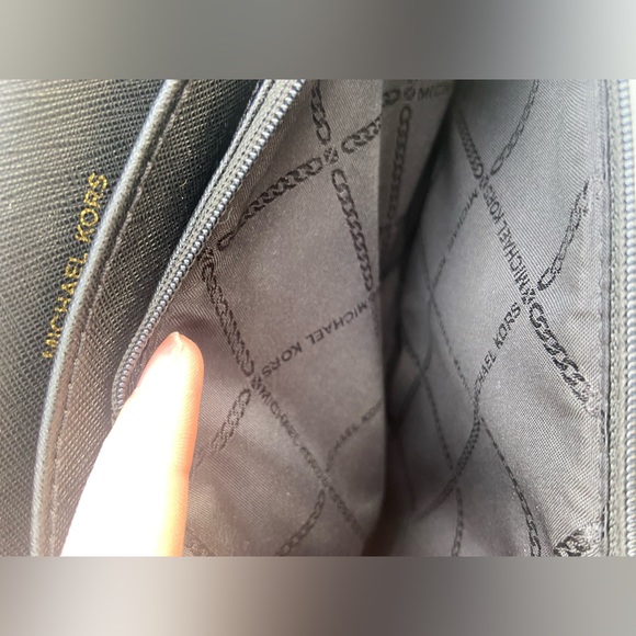 Michael kors purse. Name- Lg GUSSET CROSSBODY. - Picture 5 of 5